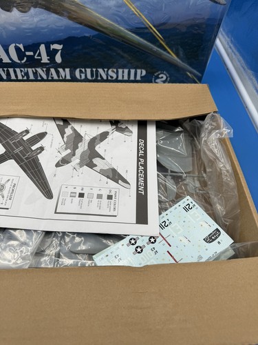 Monogramma scala 1/48 AC-47 Vietnam Gunship Kit 85-5615 TUTTO IL CONTENUTO SIGILLATO - Foto 2 di 5