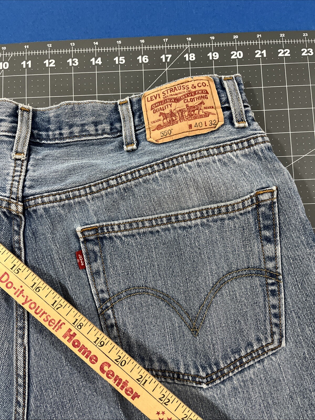 Levi’s 550 Relaxed Fit Jeans Mens 40x32 Blue Light Fade 100% Cotton