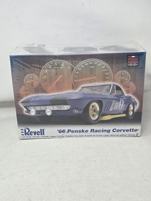 REVELL  '66 Penske Racing Corvette / Factory Sealed / 1:24 scale / Made in 2006