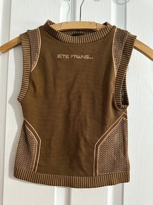 iets frans. Braunes geripptes kurz geschnittenes Tanktop mit Netzeinsatz Logo SMALL Urban Outfitters