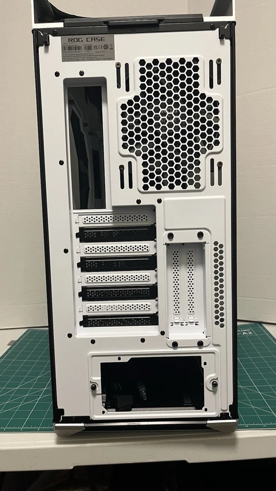 ASUS ROG Strix Helios GX601 White Edition RGB Mid-Tower Computer Case for ATX/ - Image 4 of 4