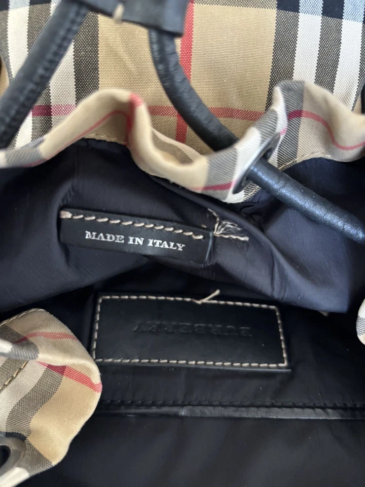 Mochila Burberry súper linda mochila nailon beige cuadros usada buen estado Foto 3 de 4