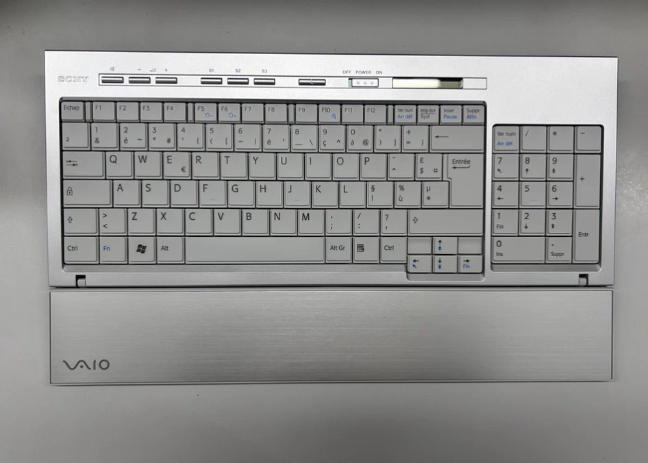 Sony Vaio VGP-WKB5DE Wireless Keyboard European version - Image 2 of 4