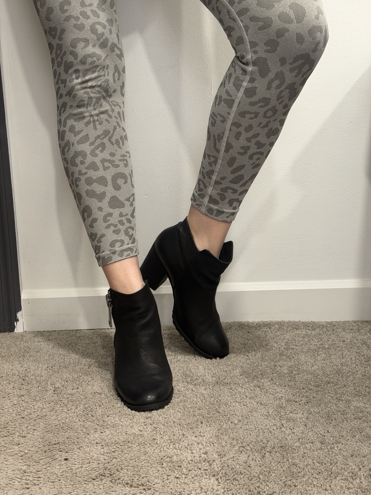 ALDO Boots Black Faux Leather Ankle Zip Block Heel Almond Toe Women US 8.5 EU 39