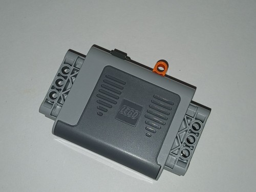 LEGO 8881 Power Functions Battery Box, Takes 6AA Batteries - Picture 5 of 8