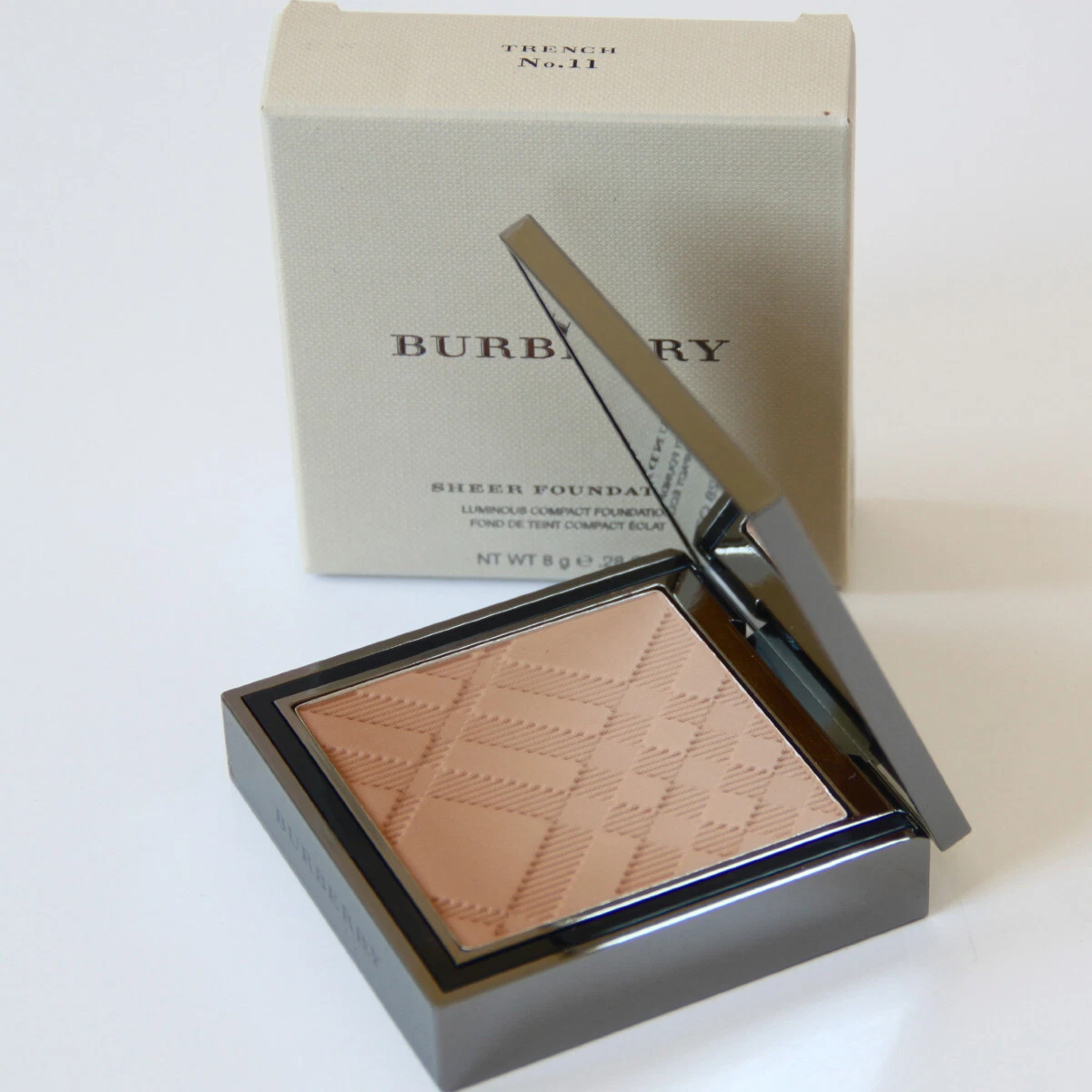 BURBERRY SHEER LUMINOUS COMPACT FOUNDATION TRENCH No. 11 FULL SIZE 8 g BOXED