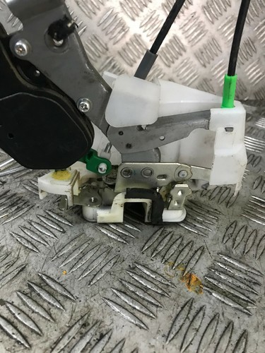 Isuzu N Elf Grafter NLR 3.0 Front Door Lock Right O/S 2009-on 8980582380 NMR - Picture 5 of 6