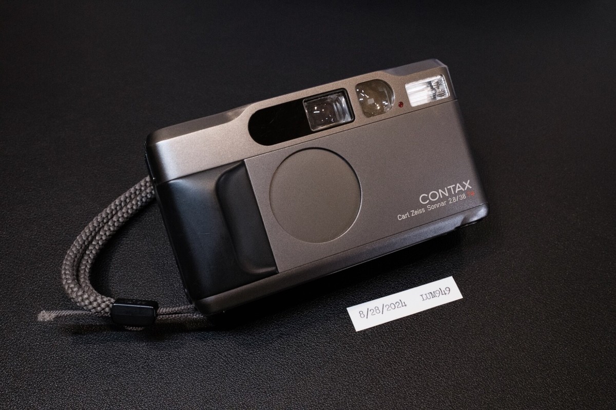 CONTAX T2 Carl Zeiss Sonnar 2.8/38 T* - フィルムカメラ | CONTAX T2 