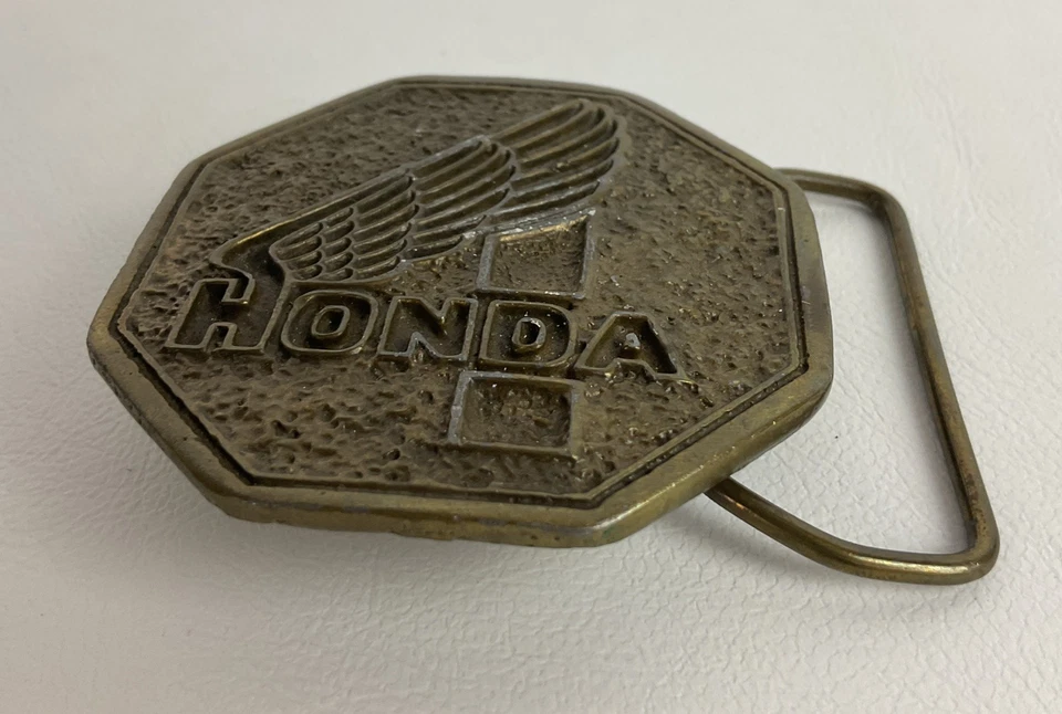 Hebilla de cinturón de motocicleta Honda vintage octogonal metal macizo Tiffany Studio Foto 2 de 4