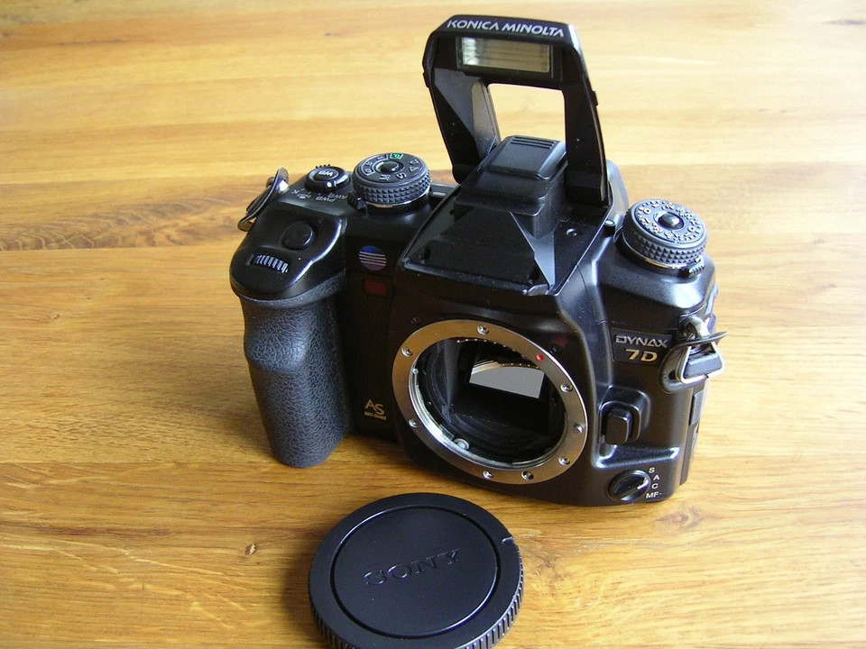 Konica Minolta Dynax 7D  Digitalkamera Gehäuse 6,1 MP  Gehäuse. - Bild 2 von 4