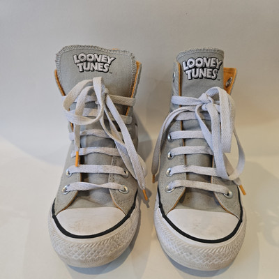 Size 5 - Converse Bugs Bunny High Top