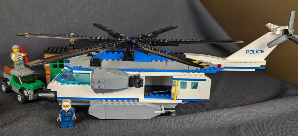 LEGO CITY: Ladrillos de Vigilancia en Helicóptero (60046) Completo con minifiguras Foto 3 de 4