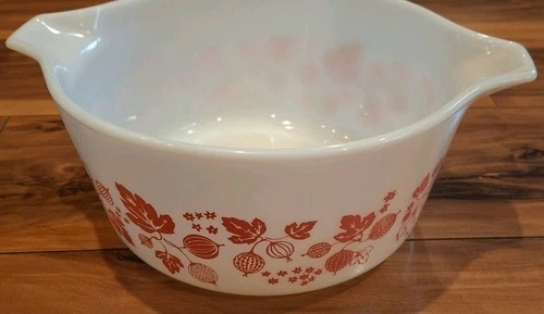 Pyrex White Pink Gooseberry Casserole Dish NO LID 474 B  U.S.A. 1 1/2 QT READ