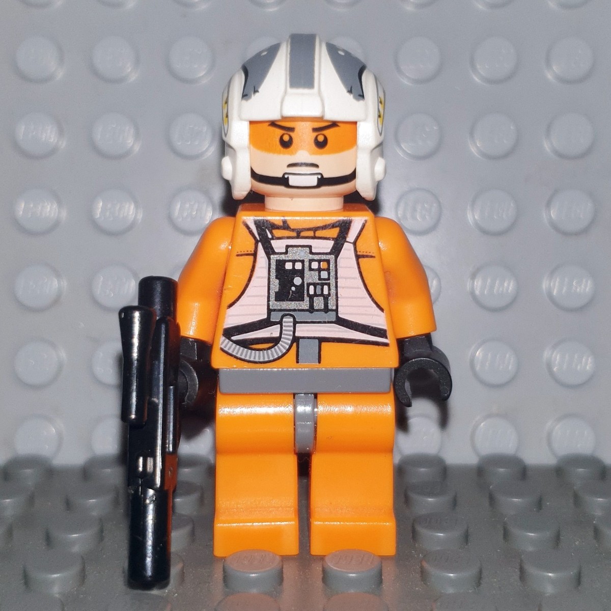 STAR WARS minifig en légo CYBORG désigné par bricks of maze