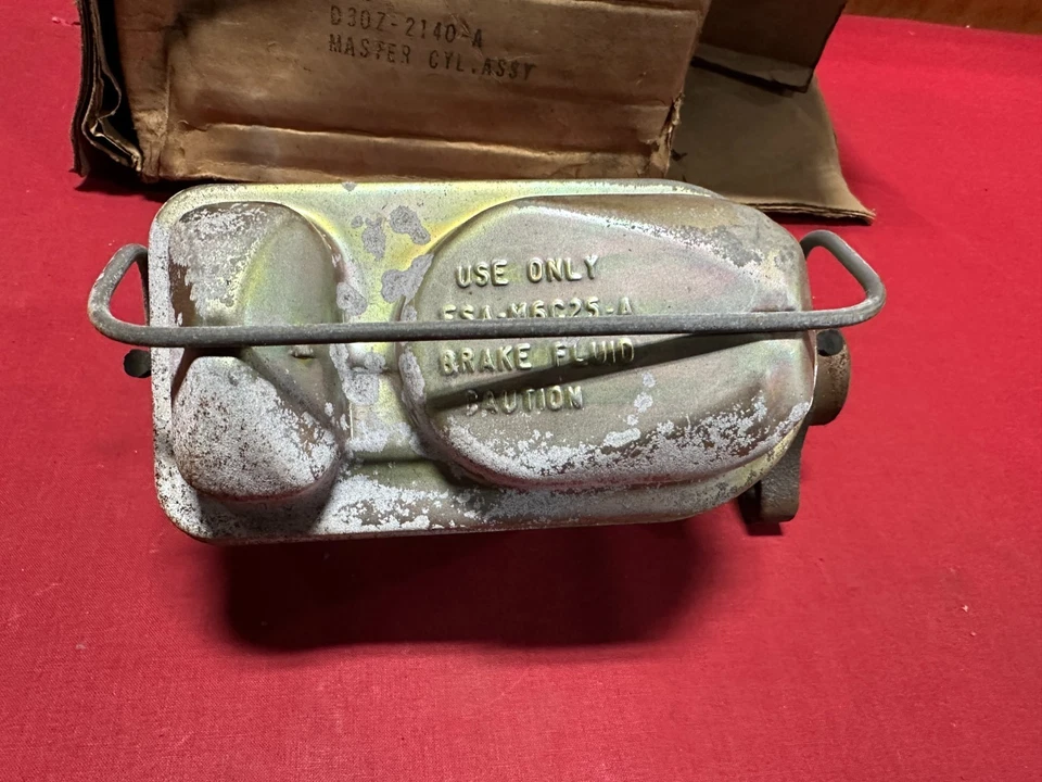 Nuevo de Lote Antiguo Ford Torino 1973-1976 cilindro maestro D3oz-2140-A Foto 2 de 4