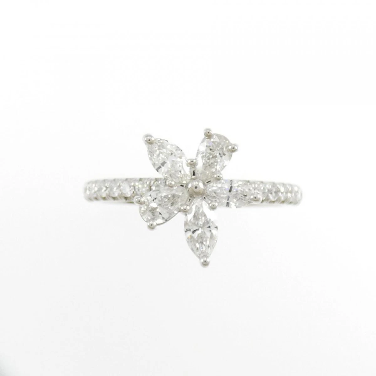 Tiffany cluster ring clearance