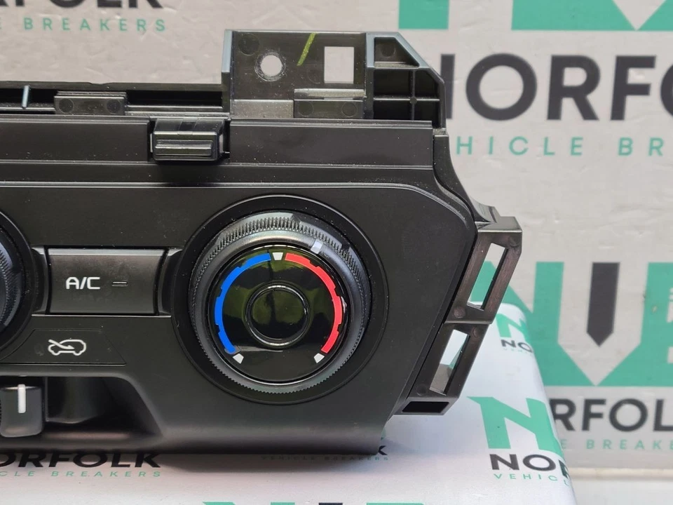 ISUZU D-MAX RG MK3 2022 Climate Control Panel 8975436841 - Image 4 of 4