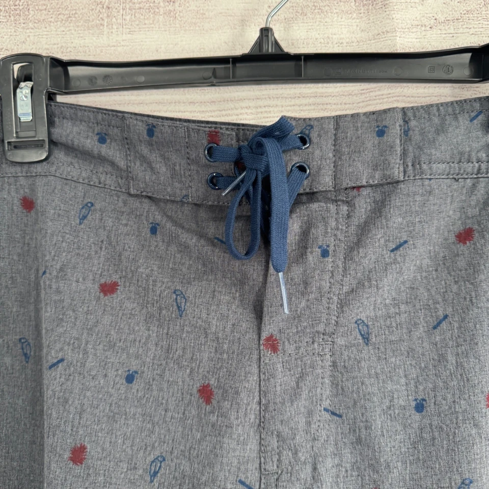 Travis Mathew Board Shorts Mens Size 36 Swim Trunks Athletic Parrots Birds - Image 2 of 4