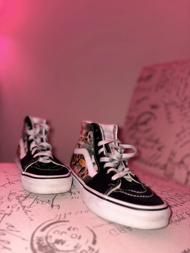 Vans Off the Wall Sk8-Hi Black Hawaiian Floral High Top Sneakers – Women’s 7.5 - Image 3 of 4