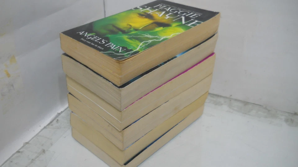 Lot of 6 Maggie Shayne Paperbacks ~ Good/VG , no duds~ Ships Boxed Foto 2 de 4