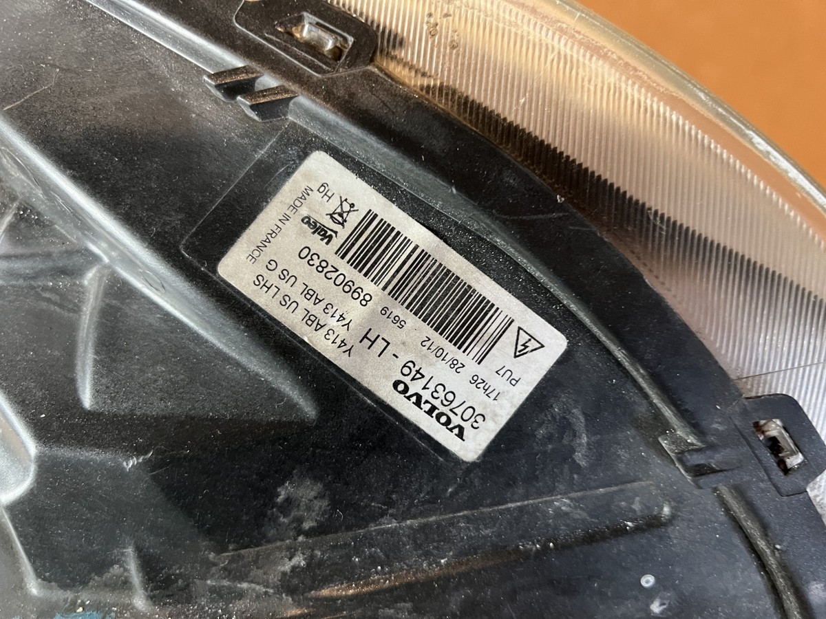 EY0914830 2010-2013 Volvo XC60 Driver LH Left OEM Headlight Xenon HID