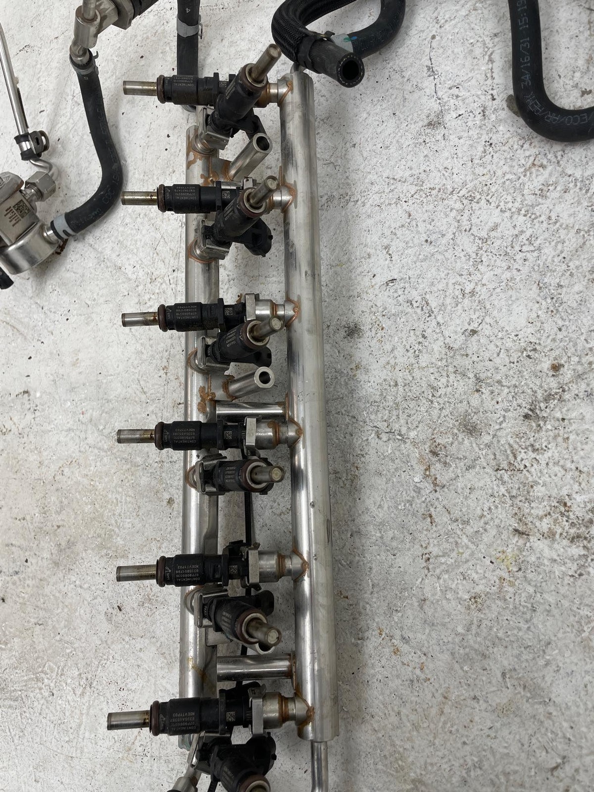 2016-2020 BENTLEY BENTAYGA FUEL RAIL INJECTOR SET LEFT AND RIGHT 12 PIECE *28K*