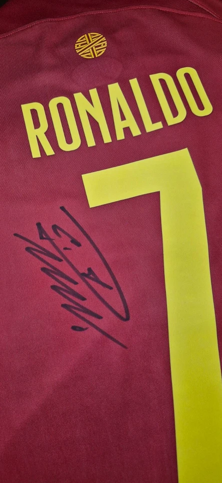 Cristiano Ronaldo CR7 Portugal Hand Signed by CR7 w/COA Free shipping worldwide - Image 3 of 4
