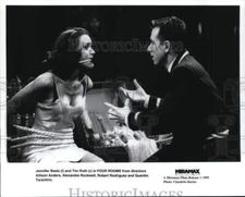 1995 Press Photo Jennifer Beals and Tim Roth in a scene from "Four Rooms."