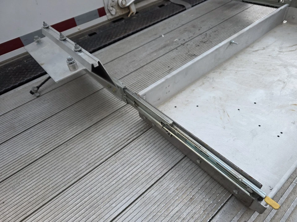 Bandeja de radio electrónica Ford Police Interceptor 2010-19 sedán Taurus maletero OEM Foto 3 de 4