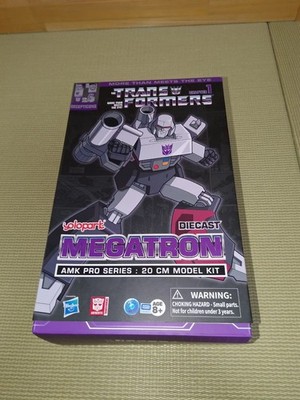 Doyusha Transformers Megatron 20cm Painted Plastic Model Light-Up Feature