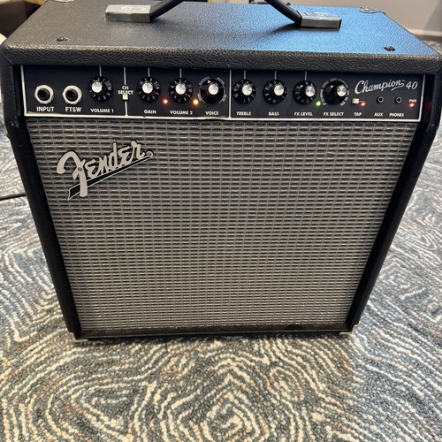 FENDER CHAMPION 40 GUITAR AMPLIFIER