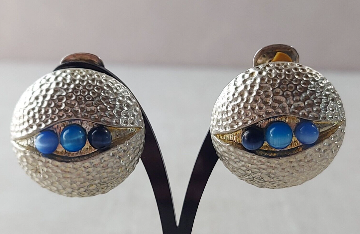 Lot de quatre paires de boucles d'oreilles en or jaune 18K (750°/00