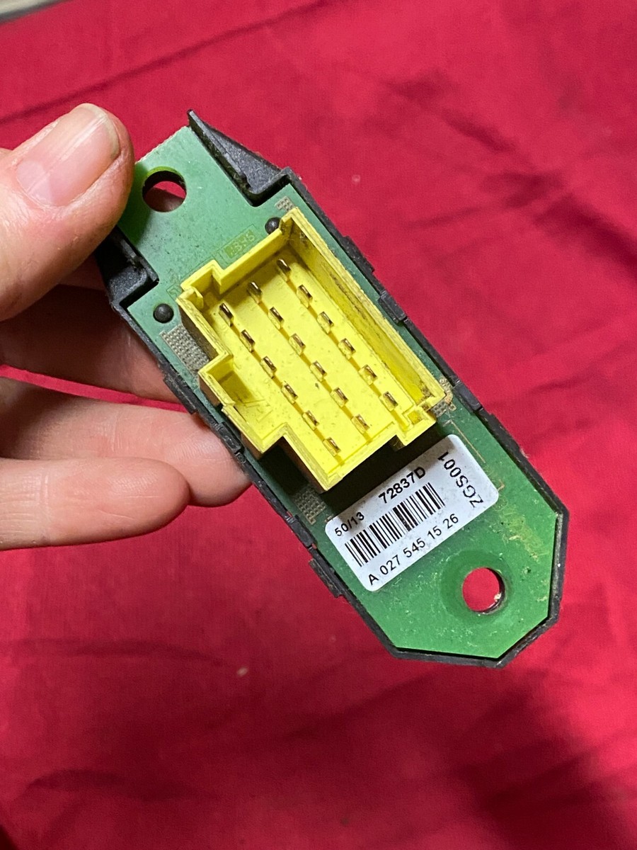 MERCEDES BENZ A027 545 15 26 FREIGHTLINER CASCADIA OEM,PLUG