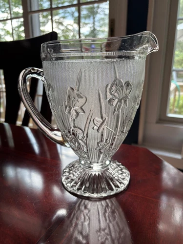 VINTAGE JEANETTE GLASS LARGE IRIS & HERRINGBONE 56 OZ. FOOTED PITCHER 9"