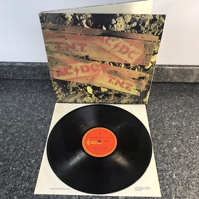 LP VINYL AC/DC ALBUM T.N.T. APLP 01 NEW ZEALAND 3RD PRESS 1981 NEAR MINT NM/NM
