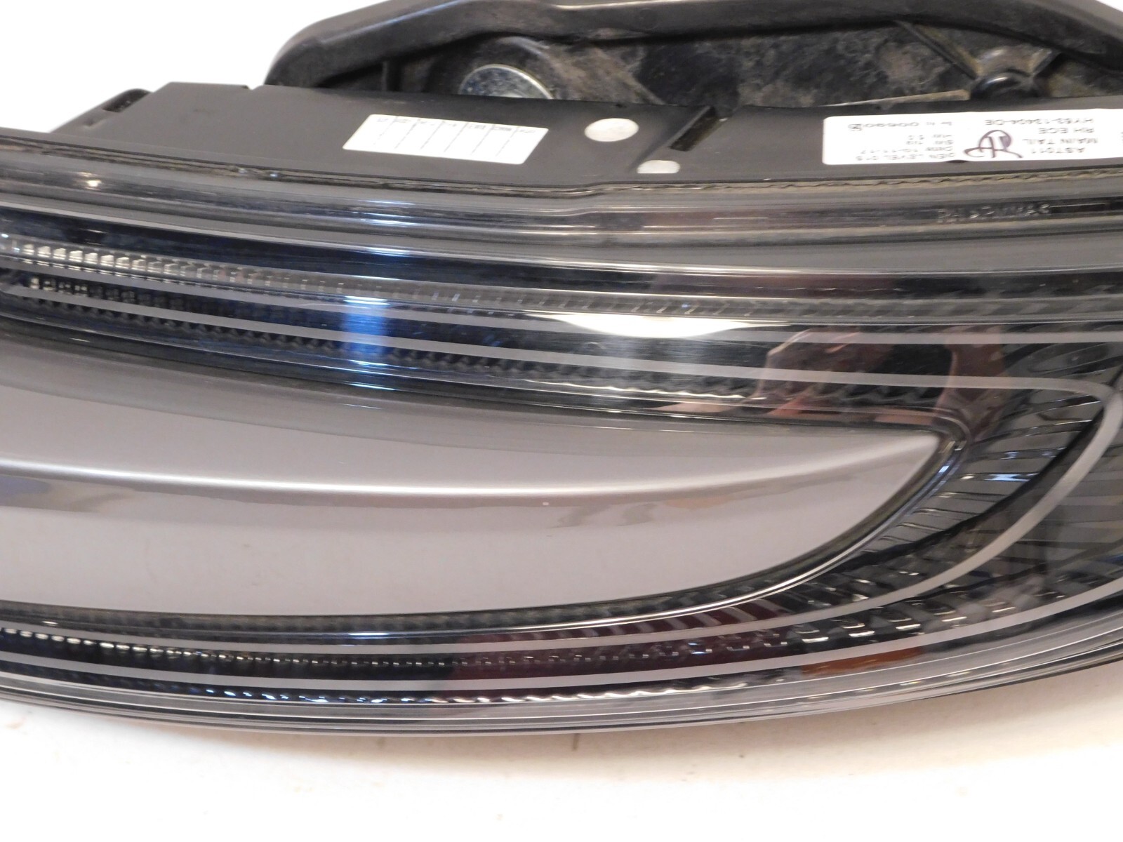 2017-2023 ASTON MARTIN DB11 PASSENGER RIGHT TAILLIGHT CLEAR SILVER TAIL LIGHT OE