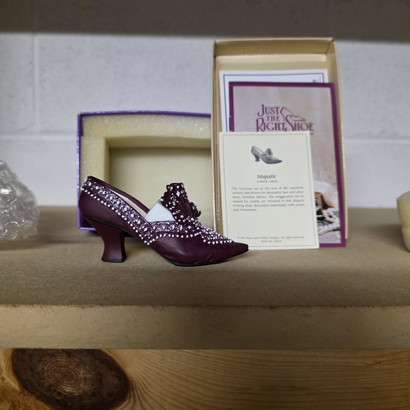1999 Just the Right Shoe by Raine "Majestic" Shoe Figure #25039