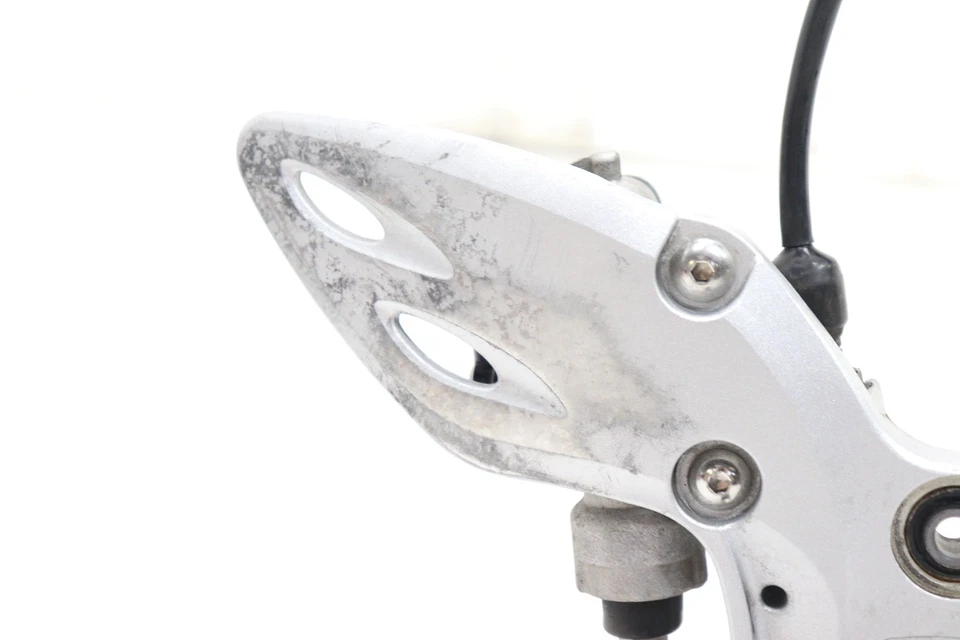 08-20 JUEGO TRASERO DERECHO SUZUKI HAYABUSA OEM ESTRIBA DEL CONDUCTOR REPOSAPIÉS TOPE Foto 2 de 4