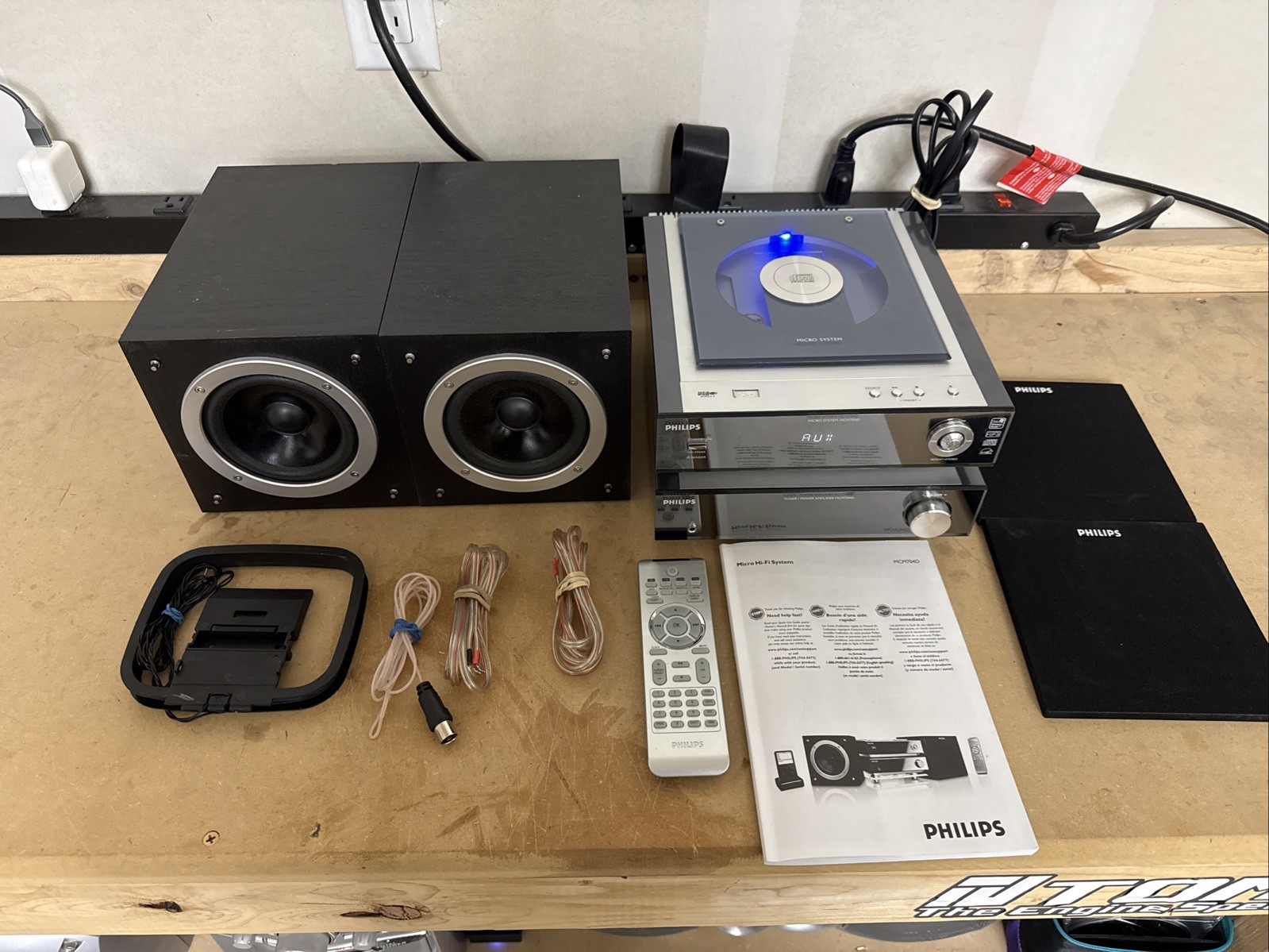 Philips MCM704D Gray Micro Audio Shelf System With Speakers 