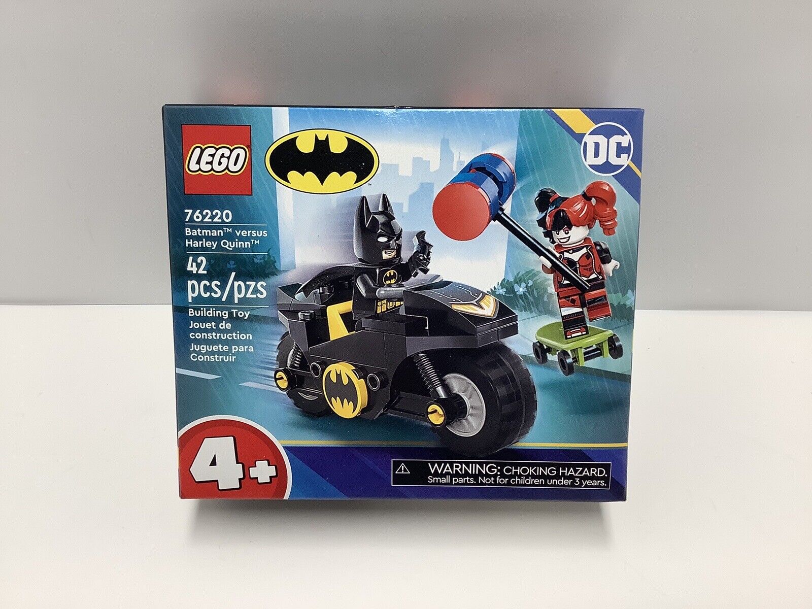 LEGO DC BATMAN VERSUS HARLEY QUINN 76220 MOTORCYCLE SKATEBOARD SET NEW