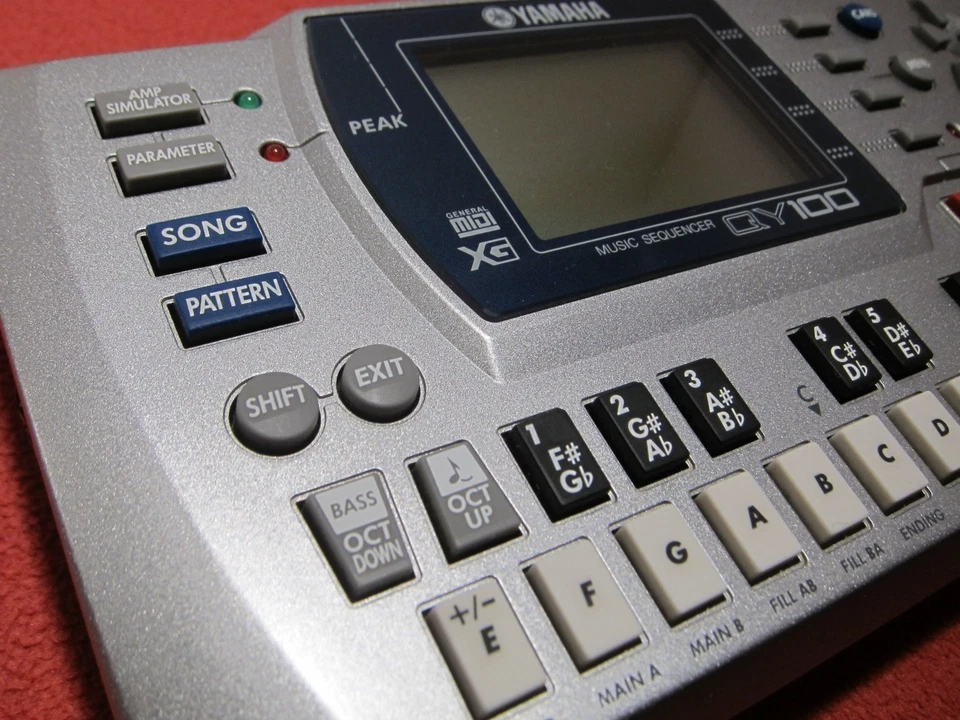 Excelente secuenciador móvil Yamaha QY100 probado MIJ con fuente de alimentación envío rápido Foto 4 de 4