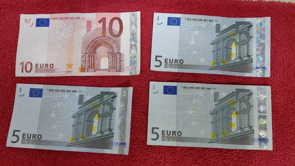 25 EURO BANK NOTE LOT 2002 10 Euro And X3 5 Euro Notes - Image 2 of 2