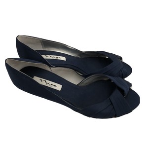 navy pumps size 11