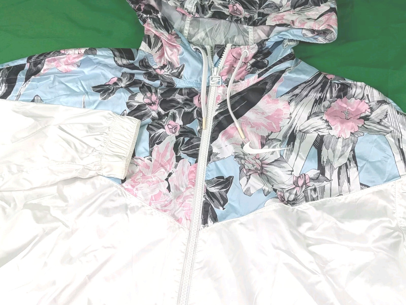 SACAI X NIKE Giacca a vento Nike Hyper Crop SiE Medium Windrunner donna bianca cappuccio floreale