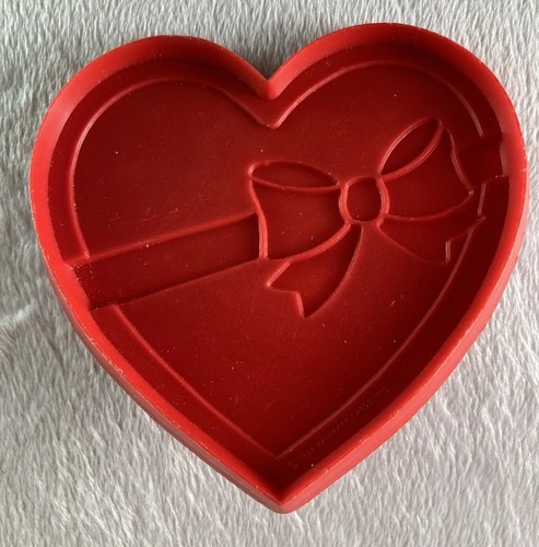 Vintage HALLMARK RED HEART WITH BOW Cookie Cutter + Gel Clings Valentine's Day + - Picture 2 of 7