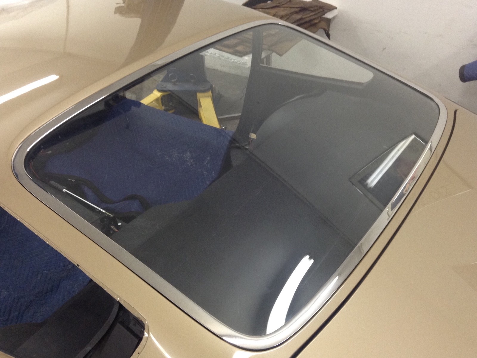 Ferrari 365 GTB/4 Daytona (Coupe) Rear Window, New, 1969 - 1973.