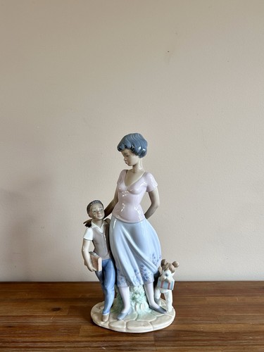 Lladro 6003 Ready to Learn Black Legacy Collection Figur