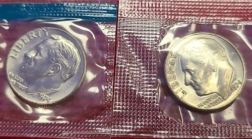 1974 P & D ROOSEVELT DIMES IN US MINT CELLO – BU UNCIRCULATED COIN SET LOT