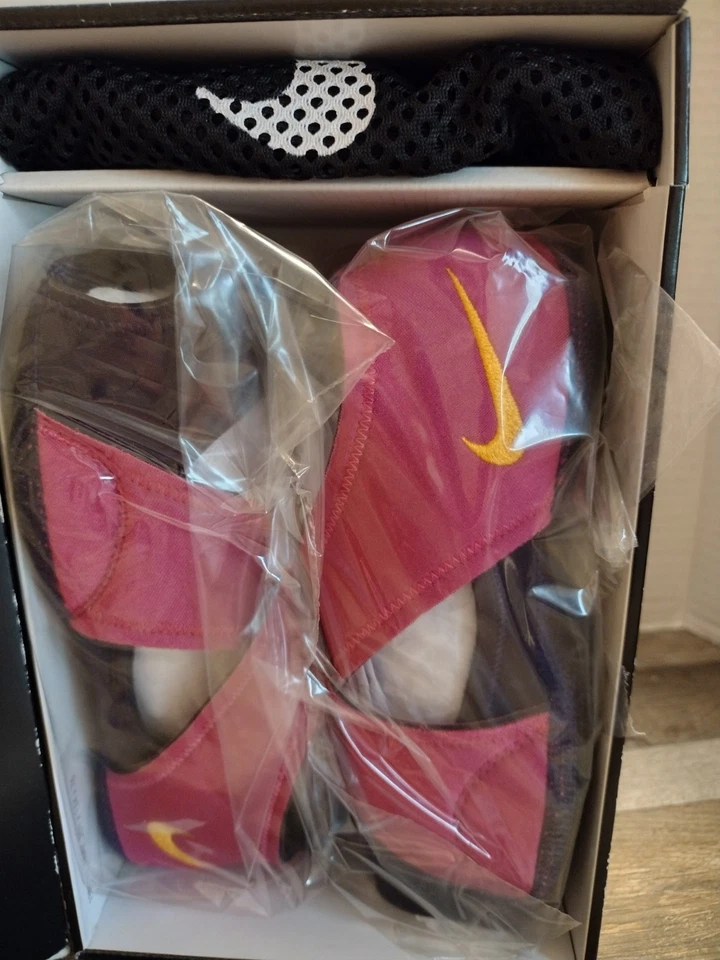 Nike Women's Studio Wrap Yoga Dance Barefoot Training Barre & Wash Bag Sz L - Image 2 of 4