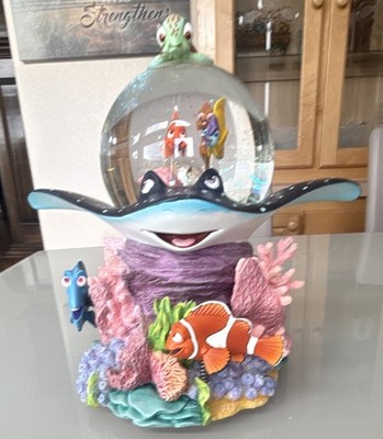 Disney Store Finding Nemo Coral Reef Musical Snowglobe ''Over the Waves''